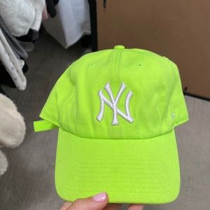 Never worn neon yellow YANKEES hat adjustable